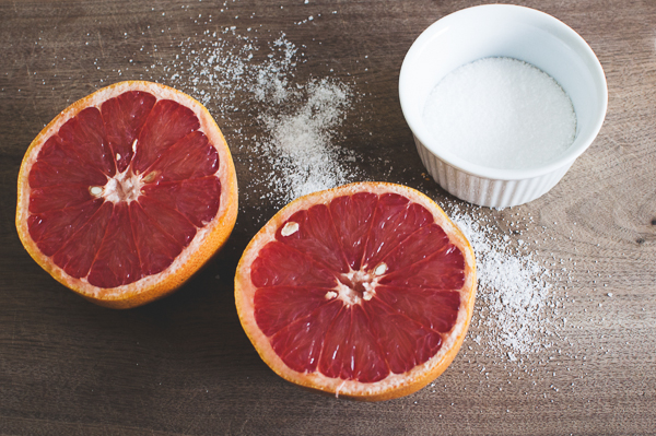 Schone deine Gesundheit: Das Bad lieber mit einer Grapefruit, anstatt Reinigungsmittel putzen