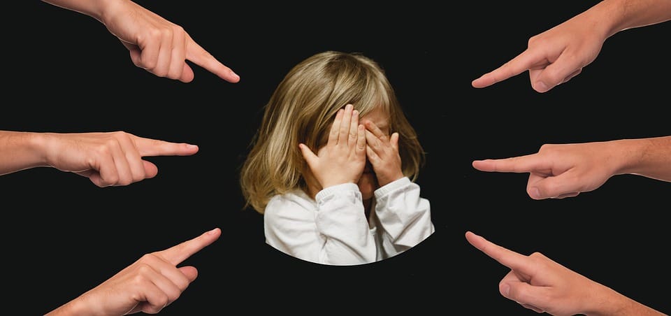 Psychologen warnen: Diese 5 Sachen solltest du nicht deinem Kind sagen