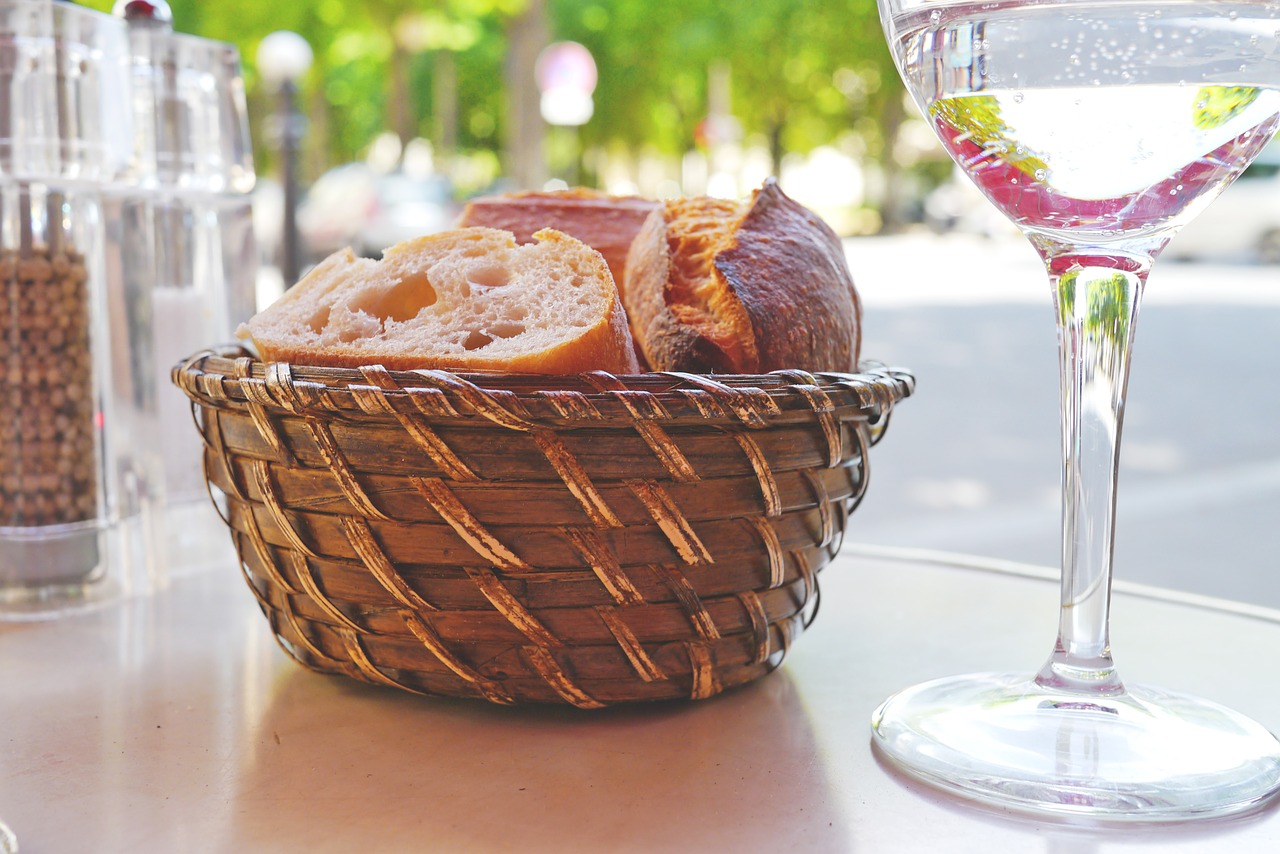 Nein, Danke: aus diesem Grund solltest du das Brot in Restaurants besser liegen lassen
