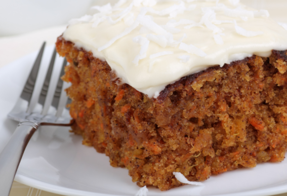 Dieser herrliche Karottenkuchen hat nur 6 Zutaten! Und KEINEN Zucker!