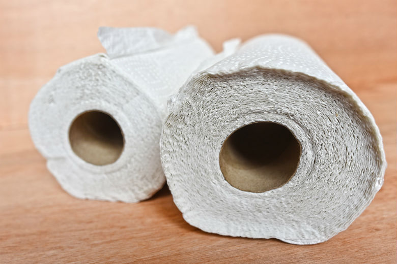 Diese 5 Dinge solltest du besser nicht mit Küchenpapier saubermachen. Und das aus gutem Grund!