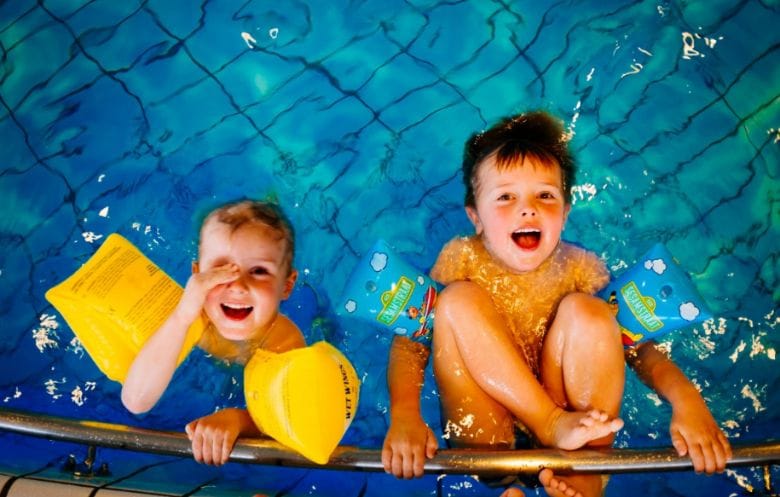 Darauf musst du beim Kauf von Kinder-Schwimmhilfen unbedingt achten