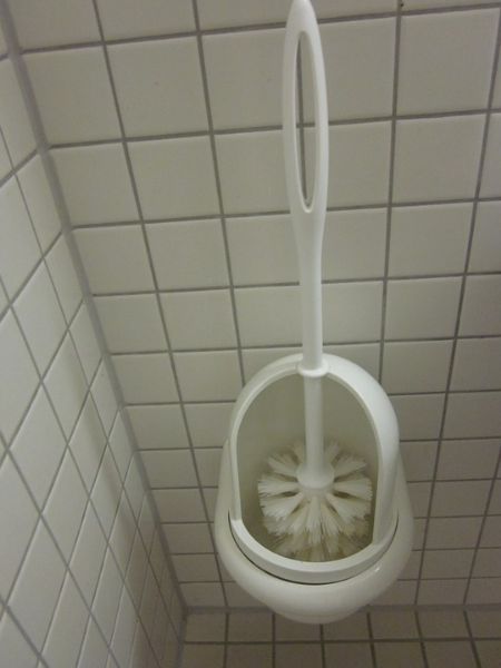 Noch nie mit Gebissreiniger geputzt? Diese 5 Dinge solltest ab jetzt nur so putzen - viel weniger Arbeit!