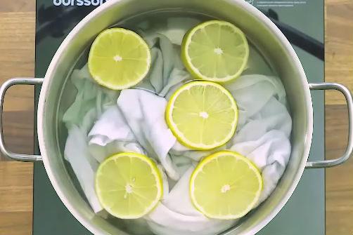 Koche ein nicht mehr ganz rein weißes T-Shirt mit Zitronenscheiben - und das hier passiert.