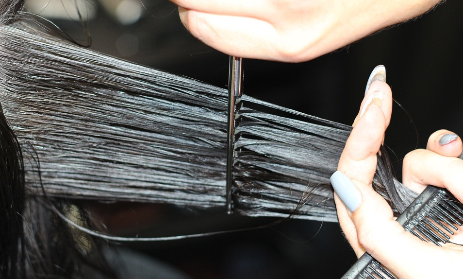 Du überlegst deine Haare kurz zu schneiden? Finde mit diesem Test heraus, ob dir die Frisur steht!