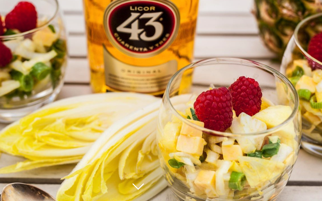 Vielleicht ein wenig komisch, aber es schmeckt echt richtig lecker: Chicoréesalat mit Licor 43