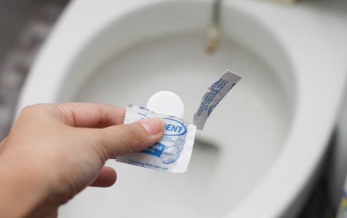 Noch nie mit Gebissreiniger geputzt? Diese 5 Dinge solltest ab jetzt nur so putzen - viel weniger Arbeit!
