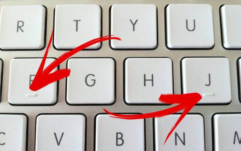 Das DAS der Grund für die Streifen auf den 'J' und 'F' Tasten der Tastatur ist, hätten wir nie erraten..