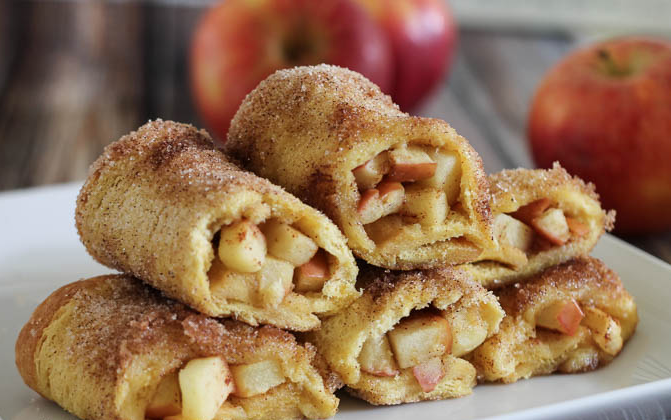 So machst du die leckersten Apfeltorte-Röllchen innerhalb von nur ein paar Minuten!