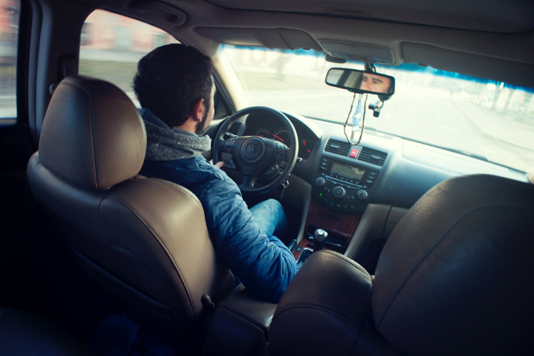 Deshalb sollten Sie Ihren Mantel vor dem Fahren ausziehen