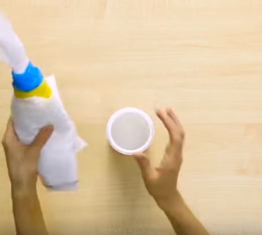 Deine Plastiktüten fliegen durch die Gegend? Nie wieder Tüten Chaos mit dieser genialen Verstau-Falt-Technik