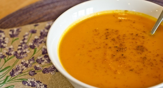 Lecker, einfach und günstig: Süßkartoffelsuppe! Die wirst du lieben!