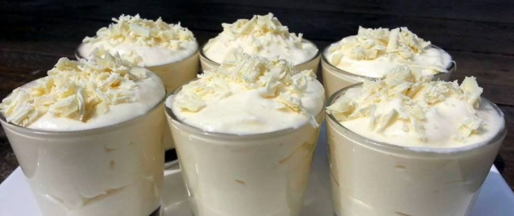 Luftiges Mousse au Chocolat aus weißer Schokolade!
