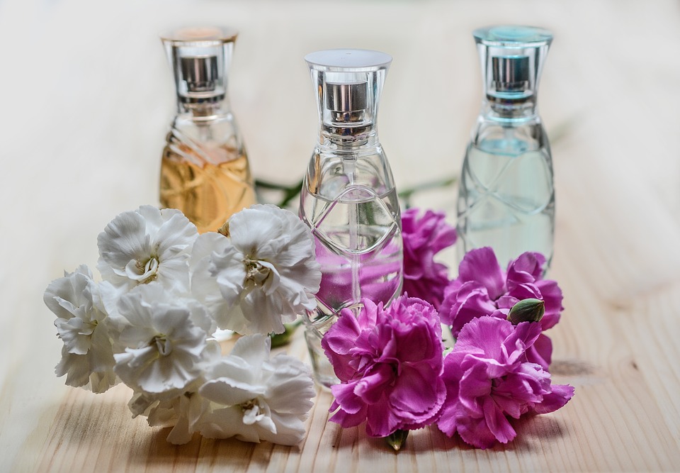 Vermeide diese bekannten Fehler und dein Parfum hält viel länger!