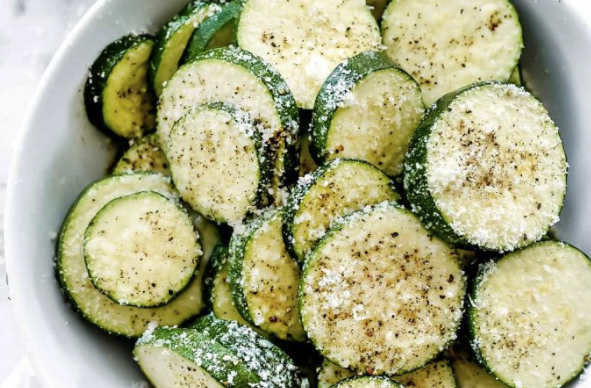 SO hast du Zucchini bestimmt noch nie gegessen...! Du wirst es nie wieder anders machen wollen!