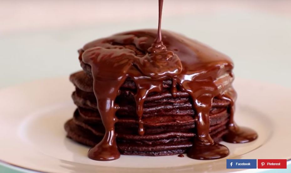 Rezept: Nutella-Pfannkuchen mit extra warmer Schokoladensoße.
