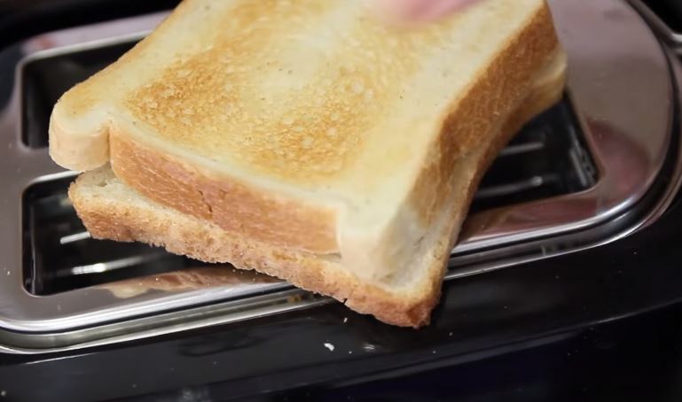 zwei Toastbrotscheiben