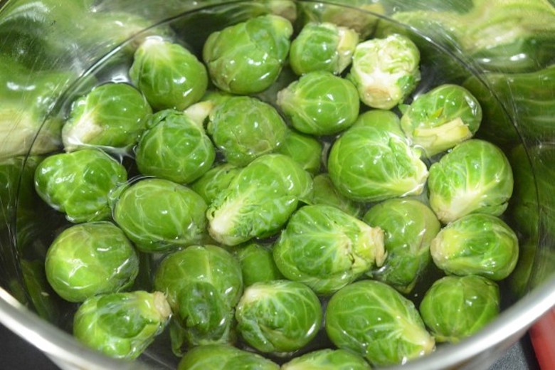 Würzig, kross und super lecker: auf diese Weise hast du Rosenkohl bestimmt noch nie zubereitet