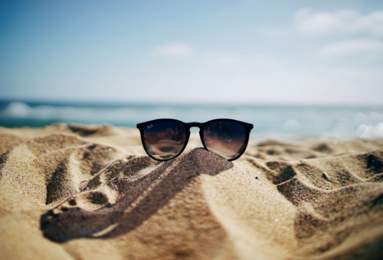 Nervige Kratzer auf der Sonnenbrille? Mit diesem einfachen Trick bist du sie direkt los!
