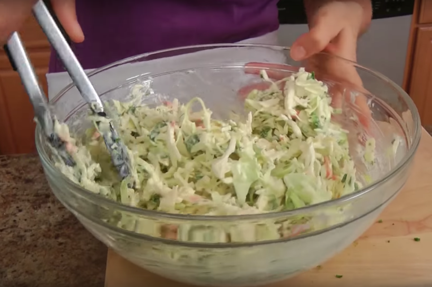 Mit DIESEM Rezept machst du den berühmten Kohlsalat von KFC! Lecker und gesund!