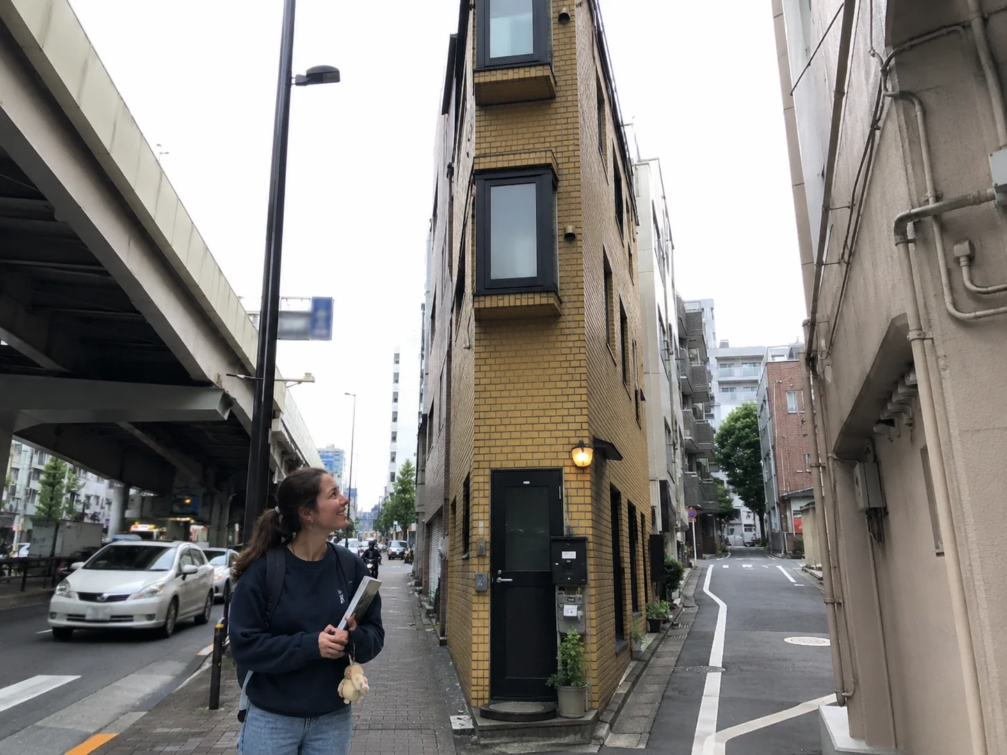 Student lebt in Japans winzigster, 300 Dollar pro Monat teurer Wohnung - und wir haben so etwas noch nie gesehen!