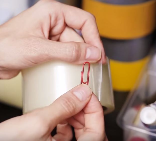 Trick: immer direkt das Ende vom Klebeband finden und es reißt nie wieder ein!