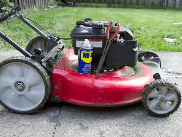 40 großartige WD-40-Hacks, die Sie rund um das Haus verwenden können