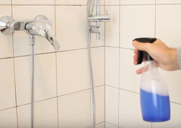 Dusche sauber bekommen mit zwei Zutaten Mix 2
