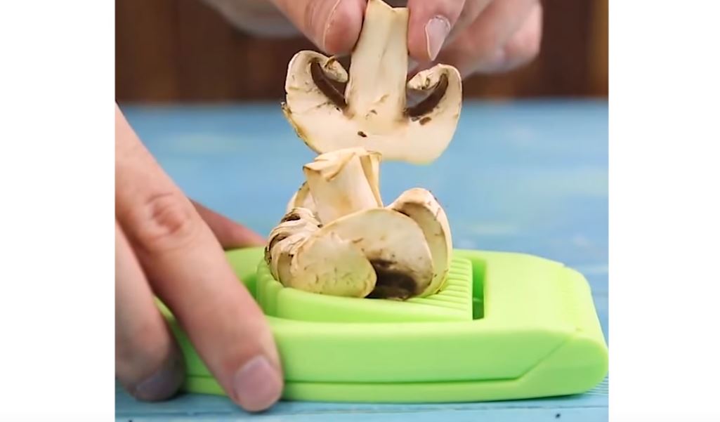 Champignons schneiden