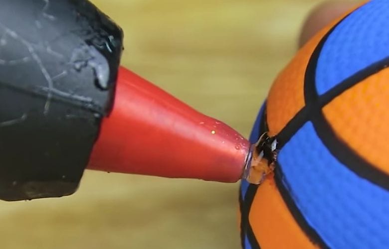 Mit diesem DIY Handy-Aufsatz gelingen dir immer perfekte Selfies mit dem Haustier