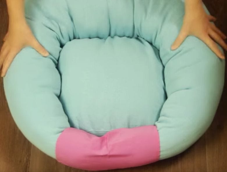 Schmeiß deinen alten Pulli nicht weg, mache ein Hundebett daraus!