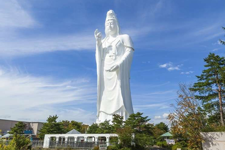Amazingly Large Statues Found Around The World