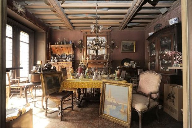 Diese Wohnung steht seit 70 Jahren verlassen und ist wie ein Blick in die Geschichte! Erstaunlich!