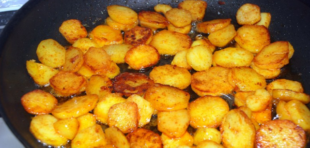 So machst du RICHTIGE Bratkartoffeln! Knusprig und würzig! Super leichter Trick!