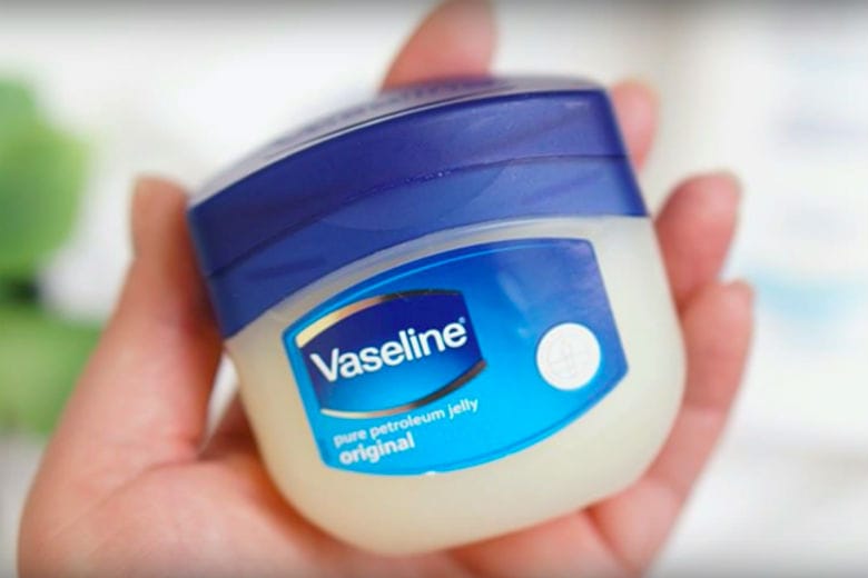 Hättest du gerne schönere Wimpern? Vaseline könnte die Lösung sein