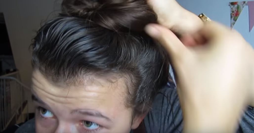 Du bekommst schnell fettige Haare? Das kommt wahrscheinlich nur weil du das hier vergisst