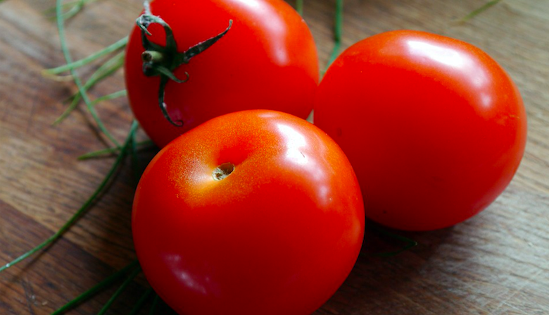 Wie praktisch! So bleiben deine Tomaten länger haltbar und knackig!