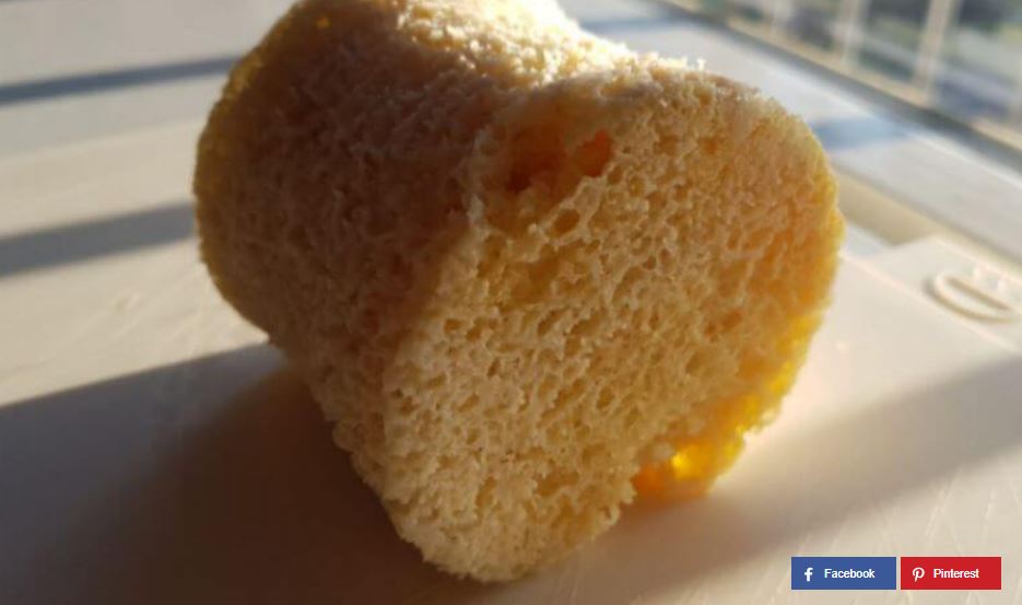90 Sekunden, eine Tasse und Mikrowelle: so entsteht dieses kohlenhydratarme Brot.