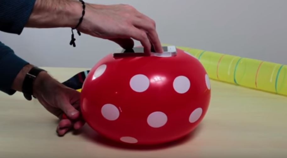 Video: gummierte, professionelle Handy - Schutzhülle in nur 8 Sekunden