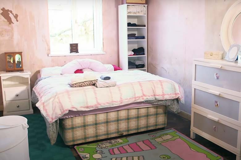 Schoonmakers pakken huis aan dat 9 jaar verwaarloosd werd, je herkent het niet meer terug!