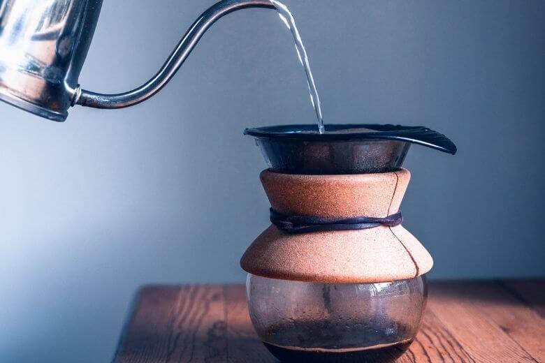 Não jogue fora a borra de café! Você pode usá-la para essas 7 tarefas domésticas