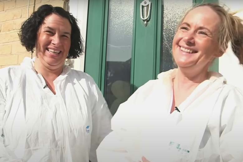 Schoonmakers pakken huis aan dat 9 jaar verwaarloosd werd, je herkent het niet meer terug!