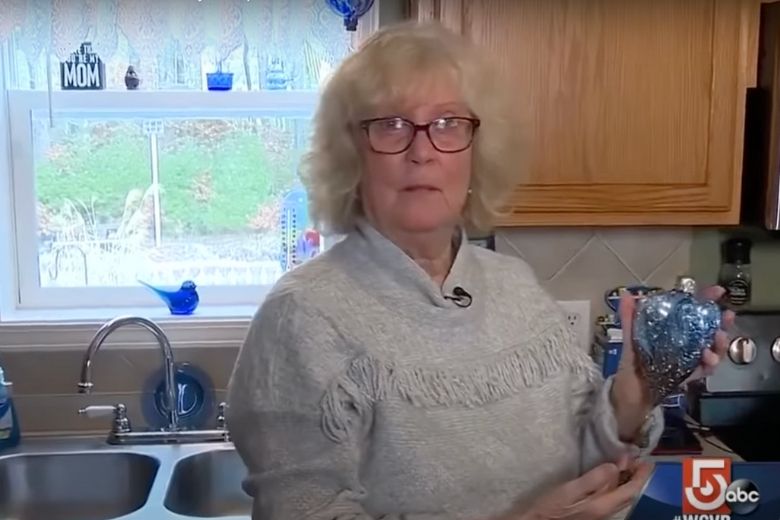 Moeder zakte van shock door haar knieën toen ze dit ornament in kringloopwinkel kocht