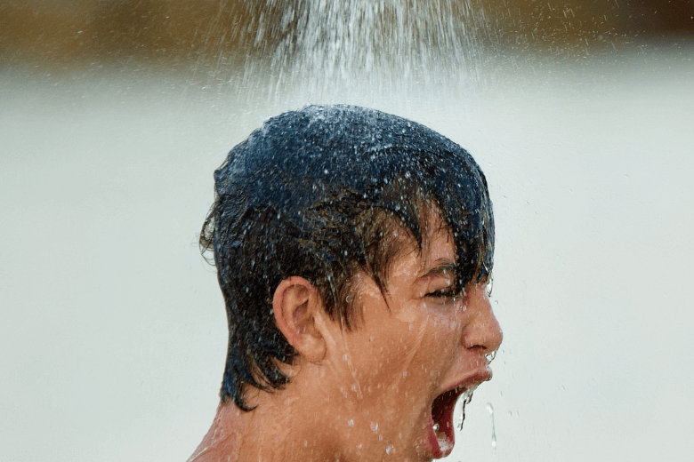 É por isso que você deve tomar um banho frio - mesmo no inverno!