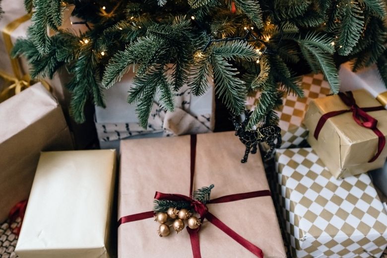 Após 47 anos, este homem finalmente decidiu abrir um presente de Natal fechado