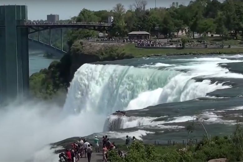 Researchers Drained The Niagara Falls - They Weren't Ready For This Horrible Discovery