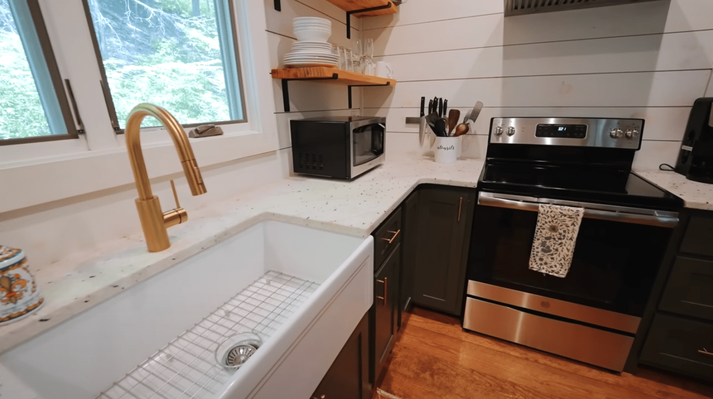 This Young Woman Is Living In A House Of Only 290 sq. ft., But When You See The Inside You’ll Want To Live There! 