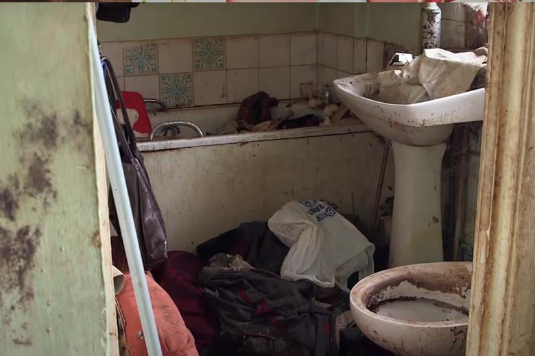 Schoonmakers pakken huis aan dat 9 jaar verwaarloosd werd, je herkent het niet meer terug!