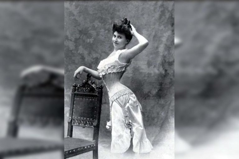 Zo Zag Het Perfecte Vrouwenlichaam Er 100 Jaar Geleden Uit (En Elk Decennium Erna)