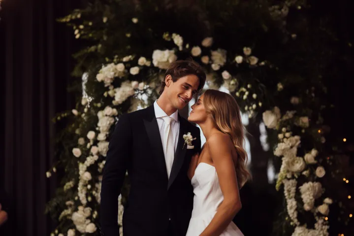 O dia perfeito do casamento de um casal sofre uma reviravolta inesperada - veja a foto que está quebrando a Internet
